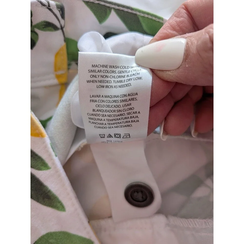 Isaac Mizrahi NY Lemon Print Shorts Women's 8 White Yellow Cotton Stretch Preppy